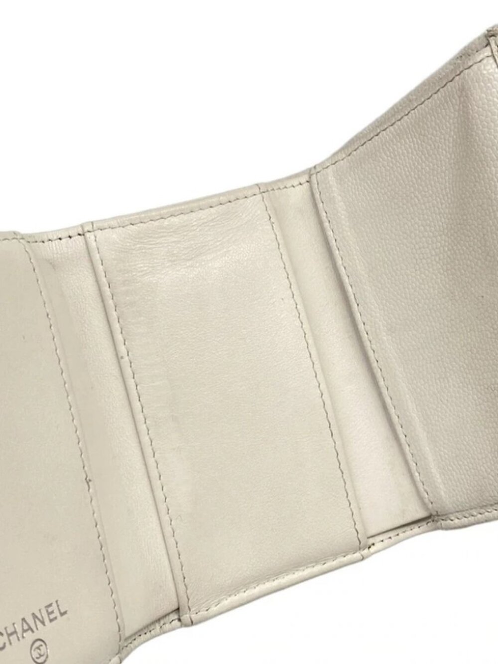 CHANEL Matelasse White Calfskin Trifold Wallet - Picture 3 of 10